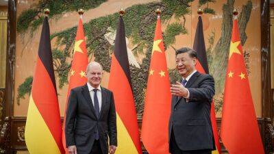 Канцлер ФРГ призвал КНР повлиять на Москву для завершения войны в Украине