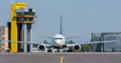 Самолет совершил аварийную посадку в аэропорту Паланги: пассажир решил покурить