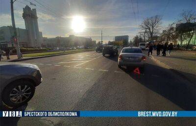 Такси сбило перебегавшего дорогу на красный пешехода в Бресте - ont.by - Белоруссия - Бреста
