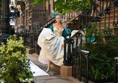 Спустя 14 лет: Сара Джессика Паркер поразила образом в культовом свадебном платье Керри Брэдшоу
