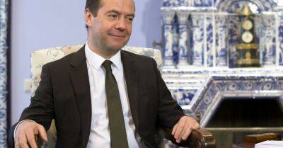 Медведев дал новое объяснение войны: борьба с Сатаной. Что с ним происходит?