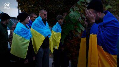 "Солнце, я дома, в Украине": как украинские пограничники возвращались из плена – трогательное видео