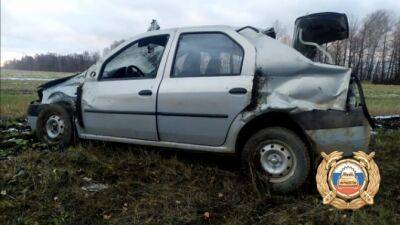 В Башкирии иномарка съехала в кювет и опрокинулась, смертельные травмы получил пассажир