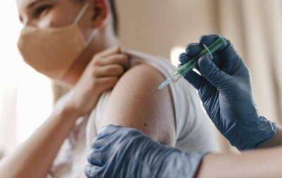 В Україні дозволили бустерну дозу вакцини від COVID-19 для дітей з 12 років