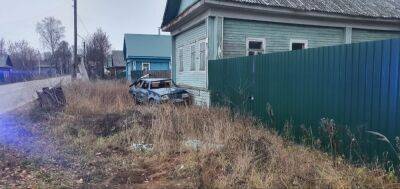 Автомобиль врезался в дом в Весьегонске