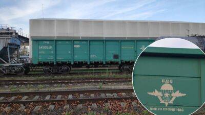 В Литву не пустили поезда с русской военной символикой