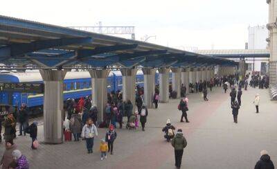 Внимательно сверьте билеты: Укрзализныця изменила графики движения поездов - полный список