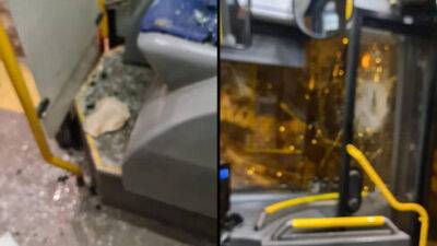 Камень пробил стекло автобуса в Иерусалиме, у пассажиров началась истерика