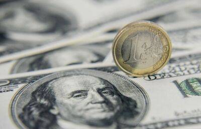 Курса доллара может достичь 67 рублей к концу 2022 года