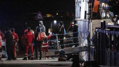 Миграционный кризис: "Humanity-1" пустили на Сицилию