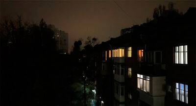 Енергетики пояснили, чому не у всіх будинках вимикають світло під час відключень