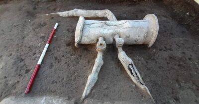 Во время раскопок в Италии археологи обнаружили старинную римскую водную систему (фото)