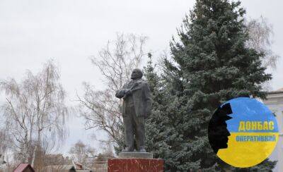 На Луганщині окупанти повернули Леніна назад на постамент