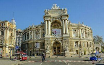 Мэра Одессы просят убрать из города вывески на русском языке