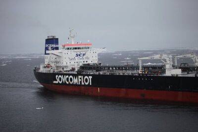 Поставки нефти из РФ достигли пятимесячного максимума накануне вступления в силу санкций ЕС