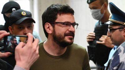 Суд в продлил арест Илье Яшину по делу "о фейках о российской армии"
