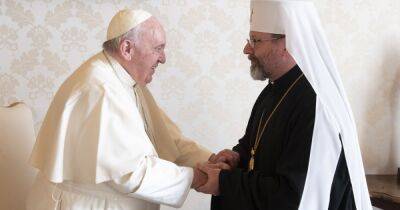 Предстоятель УГКЦ прибыл в Ватикан и подарил Франциску "военный" подарок
