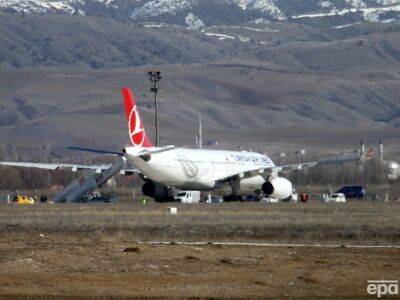 Самолет Стамбул – Екатеринбург аварийно сел в Сочи, российские СМИ сообщили о разгерметизации салона
