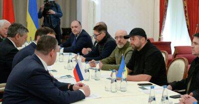 Переговоры между Украиной и РФ должны возобновиться, но момент для этого выберет Киев, – Макрон