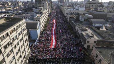 Педро Кастильо - Перу - В Перу прошли многотысячные марши с требованием отставки президента - unn.com.ua - США - Украина - Киев - Лима
