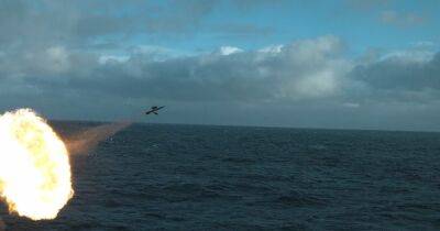 Уничтожают идущие корабли: ВМС Германии получат морскую версию снарядов Vulcano