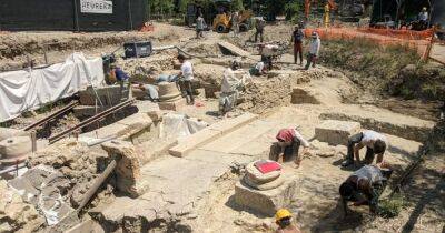 В термальных ваннах. Археологи нашли уникальные бронзовые статуи возрастом 2300 лет (фото)