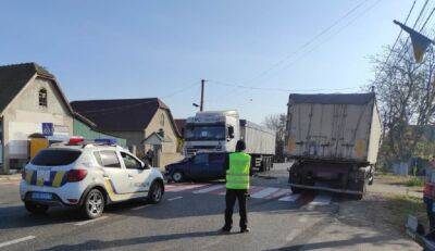 Легковушка столкнулась с двумя грузовиками: погибла женщина | Новости Одессы