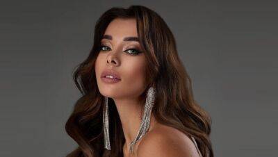 "Вечно красивая": "Мисс Украина-Вселенная" Неплях в белой шляпе сверкнула прелестями в новой фотосессии