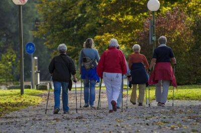 Медики розповіли, чим скандинавська ходьба корисна для здоров'я
