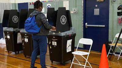 Голосование на промежуточных выборах в Конгресс США завершилось, подсчет бюллетеней продолжается