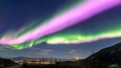 В небе Норвегии заметили редкие розовые полярные сияния: потрясающие фото