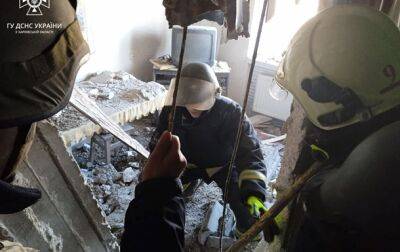 Возле Купянска из-под завалов дома достали тело погибшей женщины