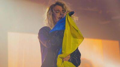 Светлана Лобода в США обернулась флагом и спела "Щедрик": сеть возмущается