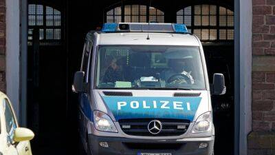 Немецкого полицейского подозревают в связях с экстремистами и казаками