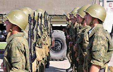 Российским военным, проходящим подготовку в Беларуси, выдали металлические шлемы образца Второй мировой