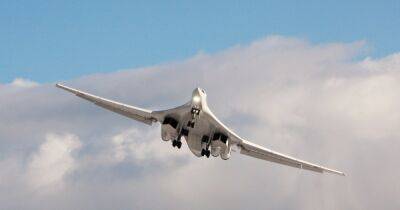 "Почти 20 бомбардировщиков": самолеты россиян готовятся к новому массированному удару, — СМИ (фото)