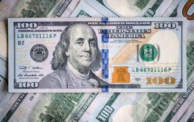 НБУ за останній місяць скоротив продаж валюти із резервів на півмільярда доларів