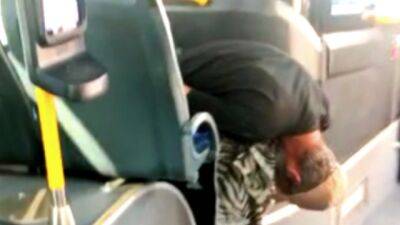 Пассажиры в Хайфе шокированы: наркоманы принимают дозу прямо в автобусах