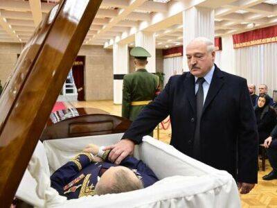 Официальные ведомства Беларуси очень странно отреагировали на смерть Макея, много лет бывшего близким помощником Лукашенко – оппозиционер Ковалевский