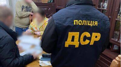 На Буковине разоблачили чиновницу, которая помогала уклонистам бежать из Украины