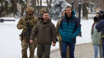 Британский ведущий Беар Гриллз покажет программу о Зеленском и выживании украинцев