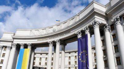 Уже три украинских посольства получили письма с угрозами – МИД