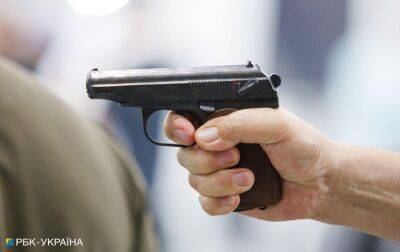 У київському ТЦ продавець влаштував стрілянину: що сталося