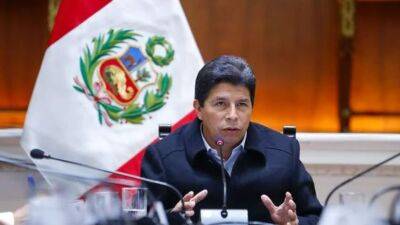 Президент Перу пытался распустить парламент, но был смещен и задержан