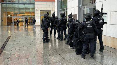 У центрі Дрездена сталася стрілянина: озброєний чоловік захопив заручників