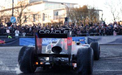 Red Bull Racing провела гоночное шоу в Милтон-Кинсе