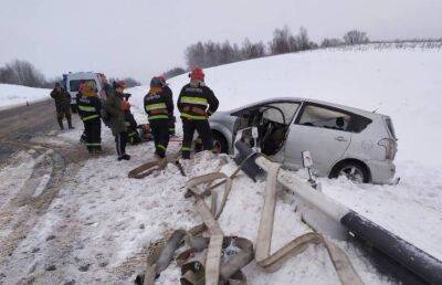 Авто вылетело в кювет в Витебской области: водителю потребовалась помощь спасателей