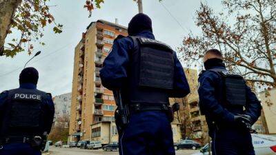 На север Косова введён полицейский спецназ. Сербы перекрыли дороги