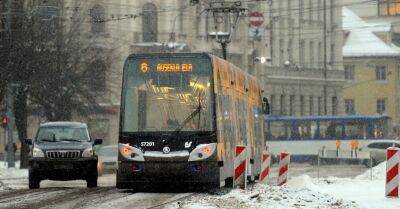12 и 13 декабря водители могут пользоваться общественным транспортом в Риге бесплатно