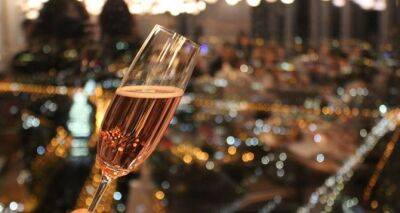 Что будет, если беременная выпьет бокал шампанского на Новый год - cxid.info